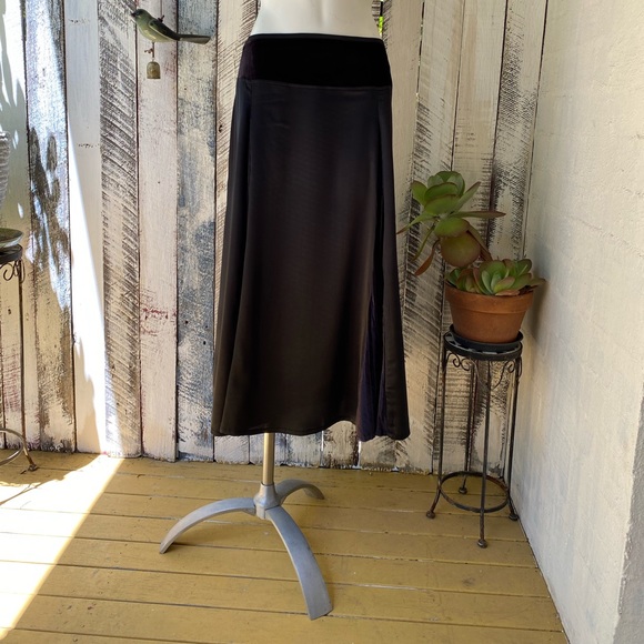 Rodney Clark Skirt - Picture 2 of 9